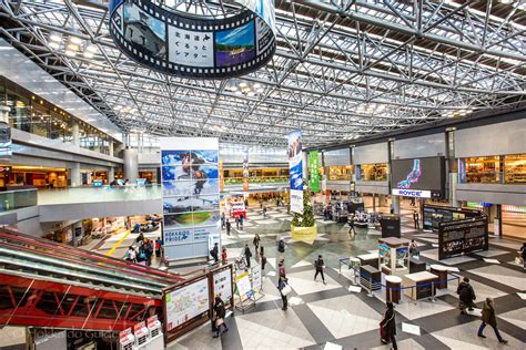 新千歳空港から旭川駅、そして未知への旅